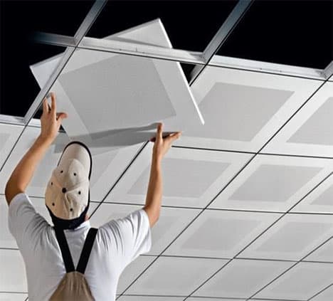 نمونه اجرای تایل فلزی در فضای اداری منظم